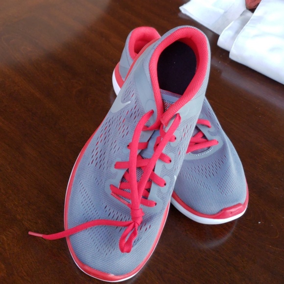 Nike flex run sneakers size 7y - Picture 1 of 3